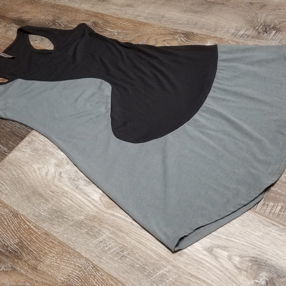 🏷Funky Story Racerback Tank Top - Picture 4 of 4